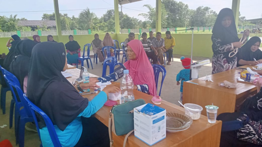Kegiatan Pemeriksaan Rutin Posyandu Lansia di Posyandu Ulin